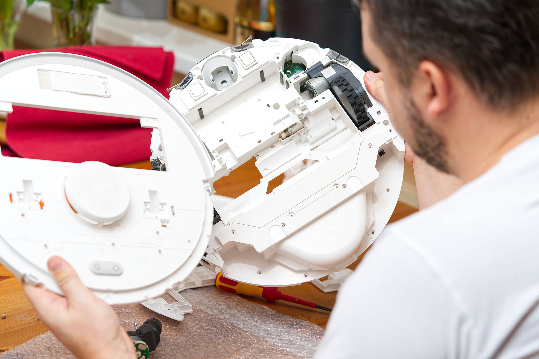 home-electronics-repair-concept-vacuum-robot-clea-2023-11-27-05-25-31-utc