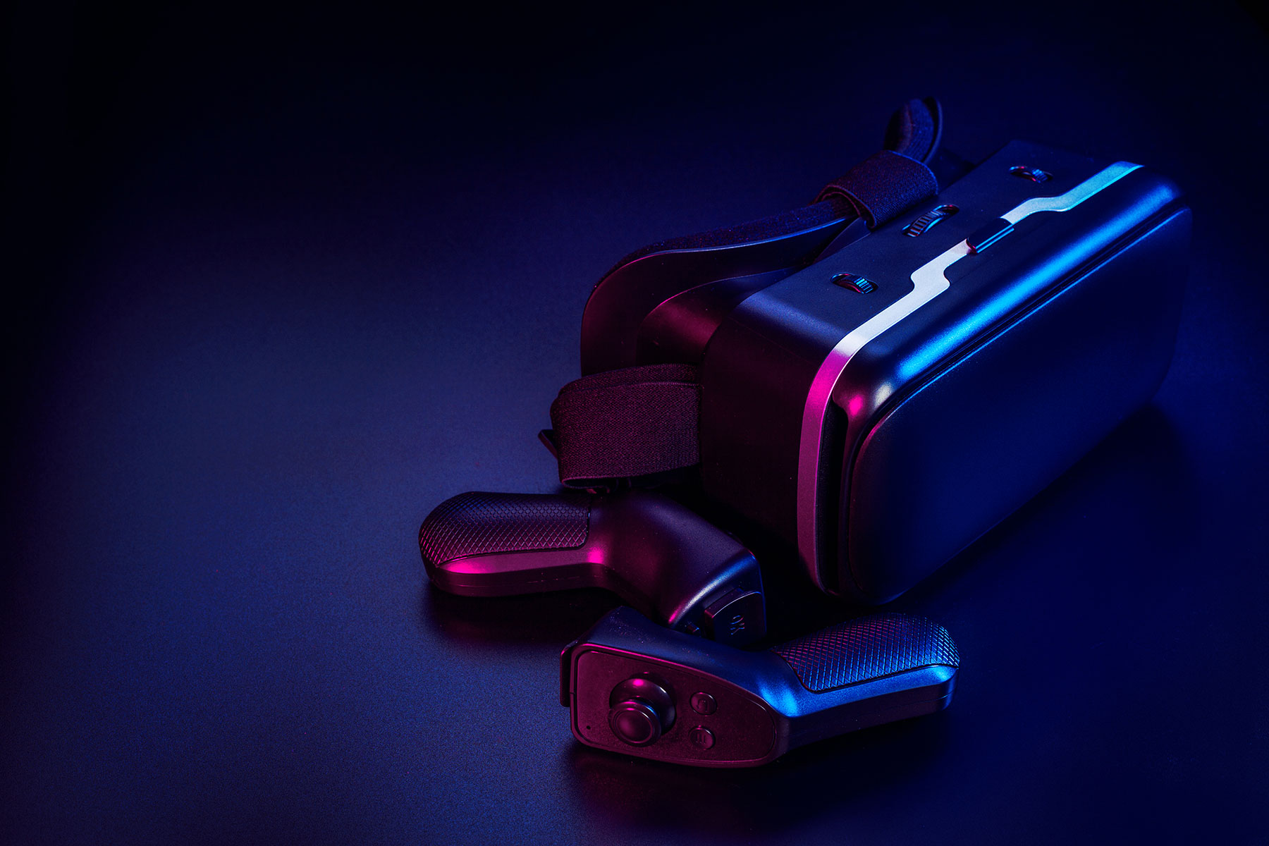 vr-virtual-reality-equipment-on-the-table-2023-11-27-05-35-57-utc